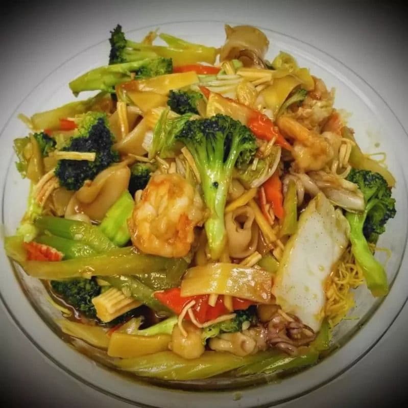603. Seafood Chow Mein