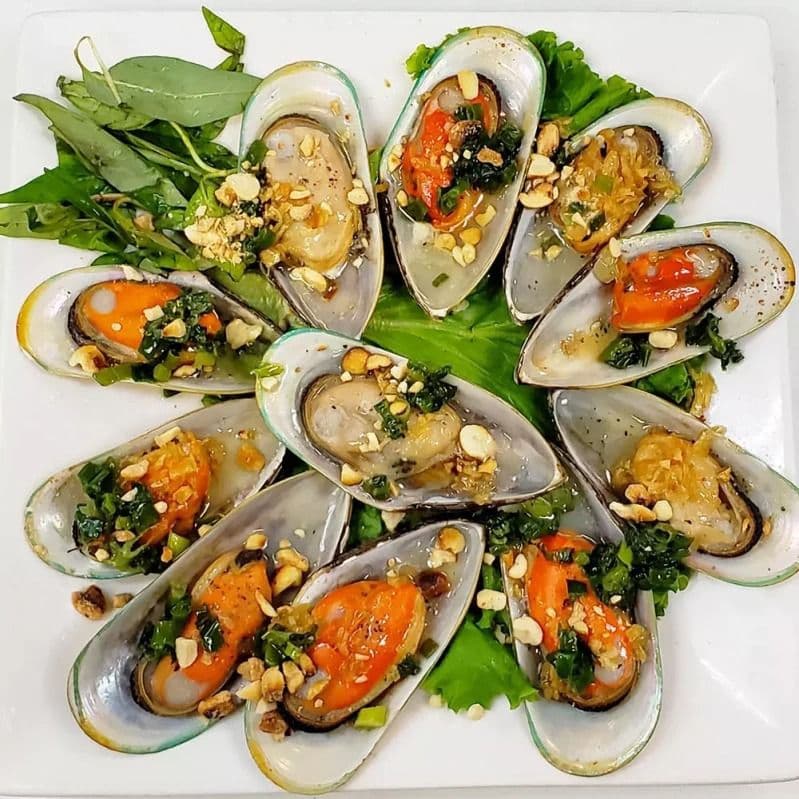 305. Grilled Mussels